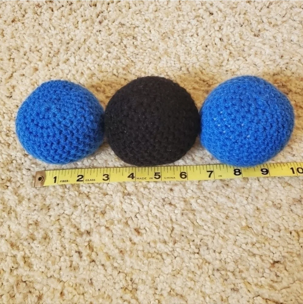 Non squeaky crochet dog cat toy. 3 non squeaky balls. Homemade
